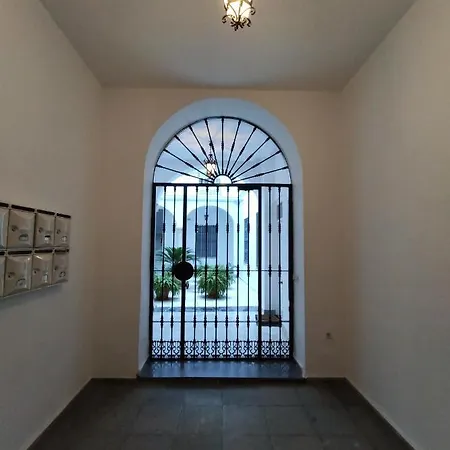 Cathedral Apartment *