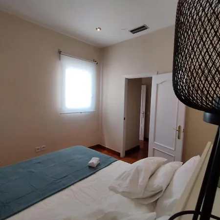 Cathedral Apartment *